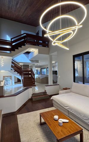 Casa de condomínio à venda com 550m², 4 quartos e 2 vagas Casa de condomínio à venda com 550m², 4 quartos e 2 vagasSala