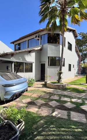 Casa de condomínio à venda com 550m², 4 quartos e 2 vagas Casa de condomínio à venda com 550m², 4 quartos e 2 vagasÁrea externa
