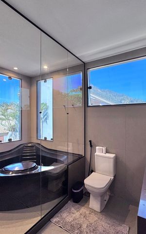 Casa de condomínio à venda com 550m², 4 quartos e 2 vagas Casa de condomínio à venda com 550m², 4 quartos e 2 vagasSuíte 1 Master - Banheiro