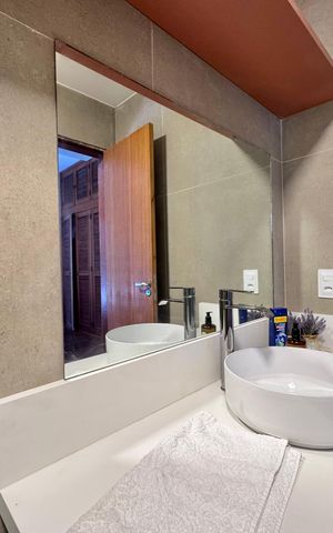 Casa de condomínio à venda com 550m², 4 quartos e 2 vagas Casa de condomínio à venda com 550m², 4 quartos e 2 vagasSuíte 2 - Banheiro