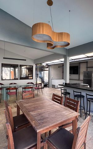 Casa de condomínio à venda com 550m², 4 quartos e 2 vagas Casa de condomínio à venda com 550m², 4 quartos e 2 vagasÁrea Gourmet