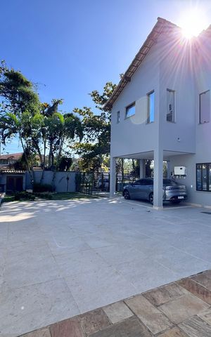 Casa de condomínio à venda com 550m², 4 quartos e 2 vagas Casa de condomínio à venda com 550m², 4 quartos e 2 vagasÁrea externa