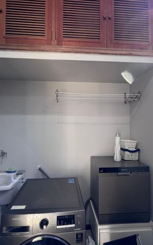 Casa de condomínio à venda com 550m², 4 quartos e 2 vagas Casa de condomínio à venda com 550m², 4 quartos e 2 vagasÁrea de Serviço