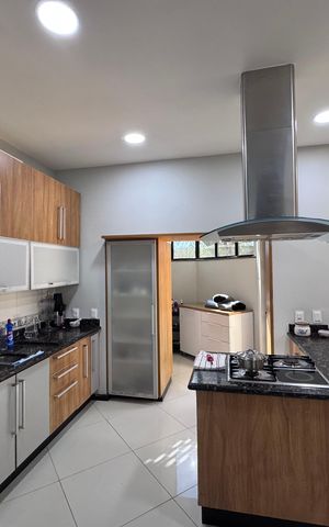 Casa de condomínio à venda com 550m², 4 quartos e 2 vagas Casa de condomínio à venda com 550m², 4 quartos e 2 vagasCozinha