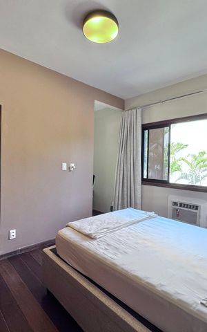 Casa de condomínio à venda com 550m², 4 quartos e 2 vagas Casa de condomínio à venda com 550m², 4 quartos e 2 vagasSuíte 3