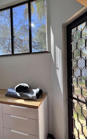 Casa de condomínio à venda com 550m², 4 quartos e 2 vagas Casa de condomínio à venda com 550m², 4 quartos e 2 vagasÁrea de Serviço