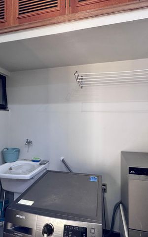 Casa de condomínio à venda com 550m², 4 quartos e 2 vagas Casa de condomínio à venda com 550m², 4 quartos e 2 vagasÁrea de Serviço