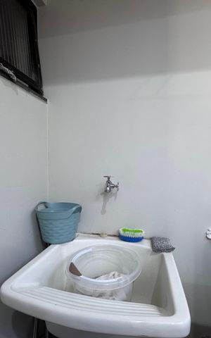 Casa de condomínio à venda com 550m², 4 quartos e 2 vagas Casa de condomínio à venda com 550m², 4 quartos e 2 vagasÁrea de Serviço