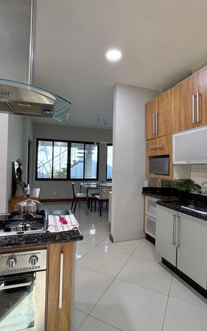 Casa de condomínio à venda com 550m², 4 quartos e 2 vagas Casa de condomínio à venda com 550m², 4 quartos e 2 vagasCozinha