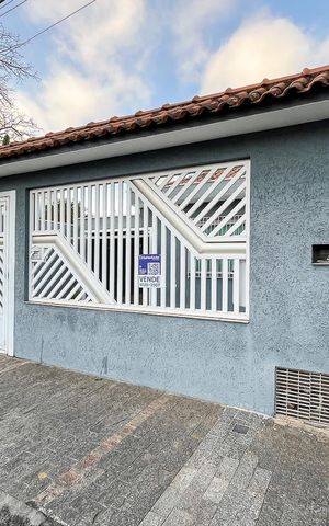 Casa à venda com 200m², 3 quartos e 3 vagasFachada
