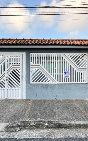Casa à venda com 200m², 3 quartos e 3 vagasFachada