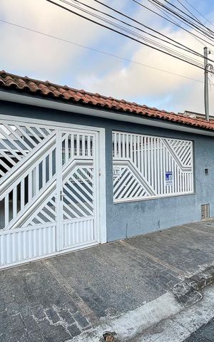 Casa à venda com 200m², 3 quartos e 3 vagasFachada