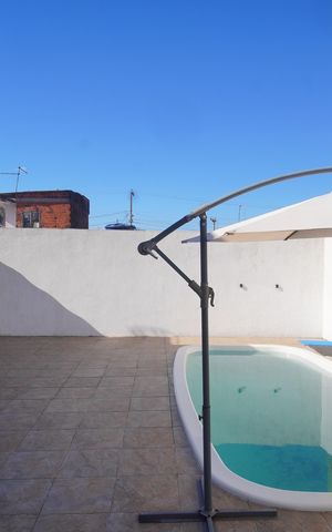 Casa à venda com 270m², 2 quartos e 2 vagasPiscina