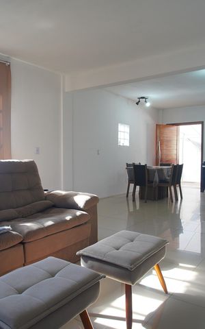 Casa à venda com 270m², 2 quartos e 2 vagasSala