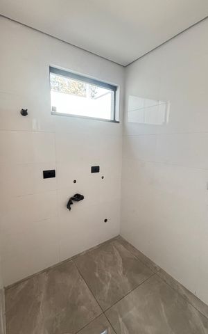 Casa à venda com 170m², 3 quartos e 2 vagas Casa à venda com 170m², 3 quartos e 2 vagasCobertura - Area de Serviço