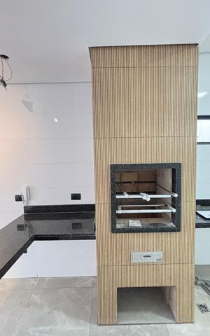 Casa à venda com 170m², 3 quartos e 2 vagas Casa à venda com 170m², 3 quartos e 2 vagasCobertura - Churrasqueira