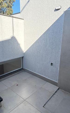 Casa à venda com 170m², 3 quartos e 2 vagas Casa à venda com 170m², 3 quartos e 2 vagasCobertura