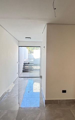 Casa à venda com 170m², 3 quartos e 2 vagas Casa à venda com 170m², 3 quartos e 2 vagasCobertura - Churrasqueira