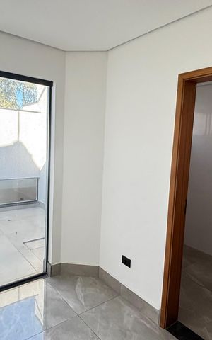 Casa à venda com 170m², 3 quartos e 2 vagas Casa à venda com 170m², 3 quartos e 2 vagasCobertura