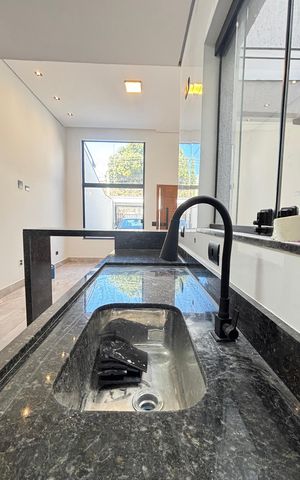 Casa à venda com 170m², 3 quartos e 2 vagas Casa à venda com 170m², 3 quartos e 2 vagasSala/Cozinha