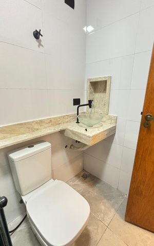 Casa à venda com 170m², 3 quartos e 2 vagas Casa à venda com 170m², 3 quartos e 2 vagasBanheiro da Suíte