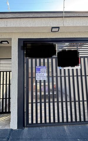 Casa à venda com 170m², 3 quartos e 2 vagas Casa à venda com 170m², 3 quartos e 2 vagasFachada