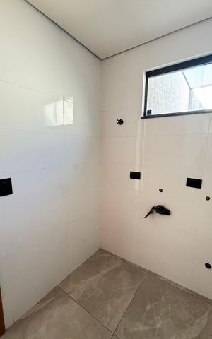 Casa à venda com 170m², 3 quartos e 2 vagas Casa à venda com 170m², 3 quartos e 2 vagasCobertura - Area de Serviço