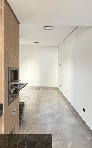 Casa à venda com 170m², 3 quartos e 2 vagas Casa à venda com 170m², 3 quartos e 2 vagasCobertura - Churrasqueira