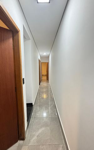 Casa à venda com 170m², 3 quartos e 2 vagas Casa à venda com 170m², 3 quartos e 2 vagasCorredor