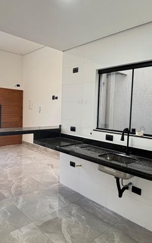 Casa à venda com 170m², 3 quartos e 2 vagas Casa à venda com 170m², 3 quartos e 2 vagasSala/Cozinha