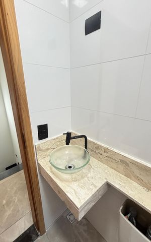 Casa à venda com 170m², 3 quartos e 2 vagas Casa à venda com 170m², 3 quartos e 2 vagasCobertura - Banheiro