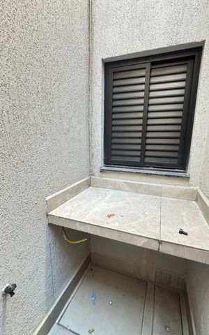 Casa à venda com 170m², 3 quartos e 2 vagas Casa à venda com 170m², 3 quartos e 2 vagasSuíte Varanda