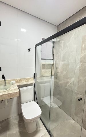 Casa à venda com 170m², 3 quartos e 2 vagas Casa à venda com 170m², 3 quartos e 2 vagasBanheiro