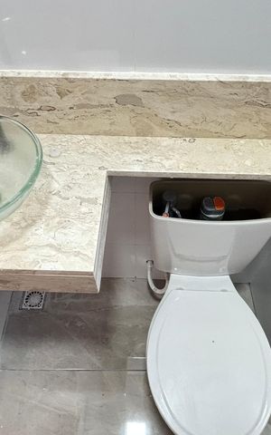 Casa à venda com 170m², 3 quartos e 2 vagas Casa à venda com 170m², 3 quartos e 2 vagasCobertura - Banheiro