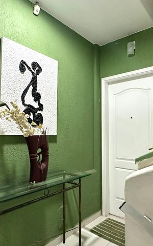 Apartamento à venda com 180m², 3 quartos e sem vaga Apartamento à venda com 180m², 3 quartos e sem vagaEntrada