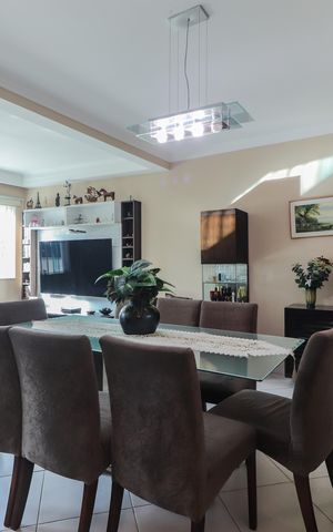 Casa de condomínio à venda com 180m², 3 quartos e 2 vagas Casa de condomínio à venda com 180m², 3 quartos e 2 vagasSala