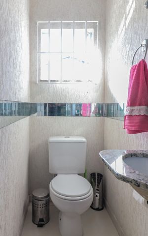 Casa de condomínio à venda com 180m², 3 quartos e 2 vagas Casa de condomínio à venda com 180m², 3 quartos e 2 vagasLavabo