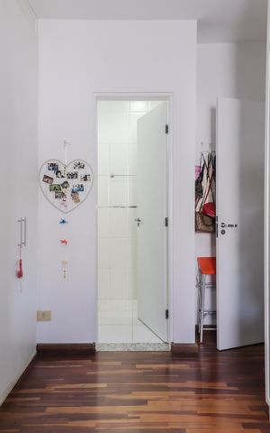Casa de condomínio à venda com 180m², 3 quartos e 2 vagas Casa de condomínio à venda com 180m², 3 quartos e 2 vagasSuíte 01