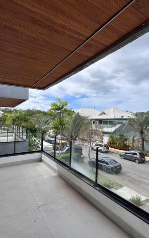 Apartamento à venda com 660m², 5 quartos e 3 vagas Apartamento à venda com 660m², 5 quartos e 3 vagasSuíte 3 - Varanda