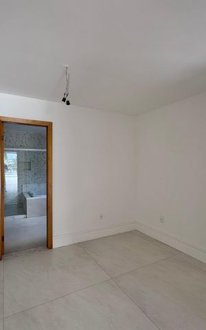 Apartamento à venda com 660m², 5 quartos e 3 vagas Apartamento à venda com 660m², 5 quartos e 3 vagasSuíte 1 Master - Closet