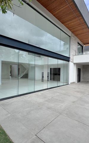 Apartamento à venda com 660m², 5 quartos e 3 vagas Apartamento à venda com 660m², 5 quartos e 3 vagasÁrea externa