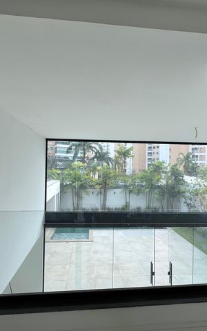 Apartamento à venda com 660m², 5 quartos e 3 vagas Apartamento à venda com 660m², 5 quartos e 3 vagasSala- Vista
