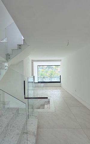 Apartamento à venda com 660m², 5 quartos e 3 vagas Apartamento à venda com 660m², 5 quartos e 3 vagasSala