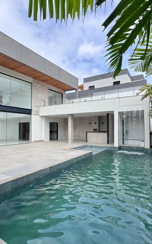 Apartamento à venda com 660m², 5 quartos e 3 vagas Apartamento à venda com 660m², 5 quartos e 3 vagasÁrea externa