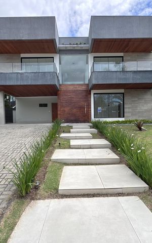 Apartamento à venda com 660m², 5 quartos e 3 vagas Apartamento à venda com 660m², 5 quartos e 3 vagasFachada