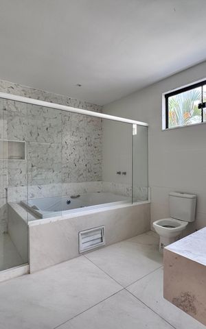 Apartamento à venda com 660m², 5 quartos e 3 vagas Apartamento à venda com 660m², 5 quartos e 3 vagasSuíte 1 Master - Banheiro