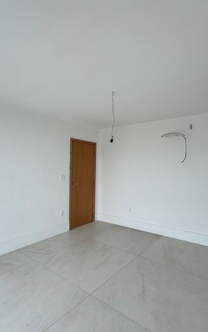Apartamento à venda com 660m², 5 quartos e 3 vagas Apartamento à venda com 660m², 5 quartos e 3 vagasSuíte 2