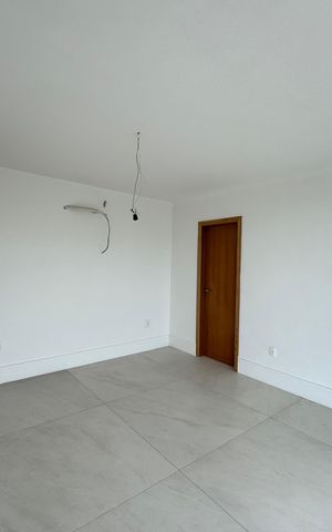 Apartamento à venda com 660m², 5 quartos e 3 vagas Apartamento à venda com 660m², 5 quartos e 3 vagasSuíte 2