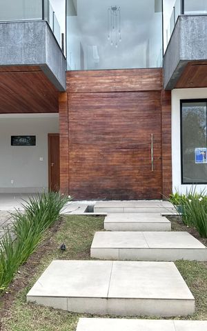 Apartamento à venda com 660m², 5 quartos e 3 vagas Apartamento à venda com 660m², 5 quartos e 3 vagasPlaquinha Quinto Andar