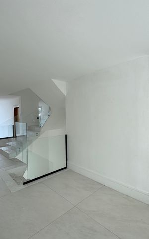 Apartamento à venda com 660m², 5 quartos e 3 vagas Apartamento à venda com 660m², 5 quartos e 3 vagasSala
